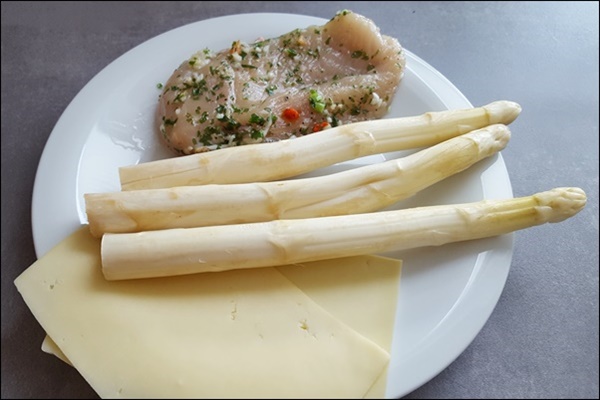 Einfach &amp; Schnell: Hühnchenbrust mit Spargel überbacken | Honey ...