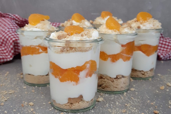 Super Schnelles Schichtdessert Mit Mandarinen Und Kekskrumel Honey Loveandlike De Lifestyleblog