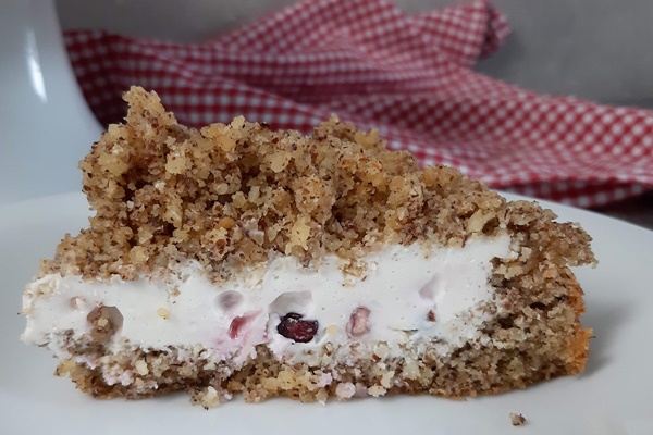 Lowcarb Krümeltorte mit Skyr und Granatapfel für deinen Sonntagskaffee ...