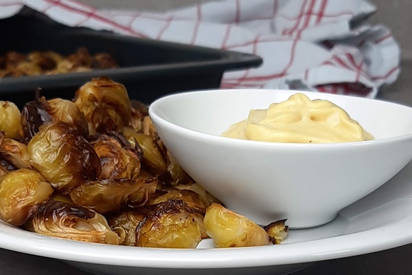 So einfach machst du Ofenrosenkohl