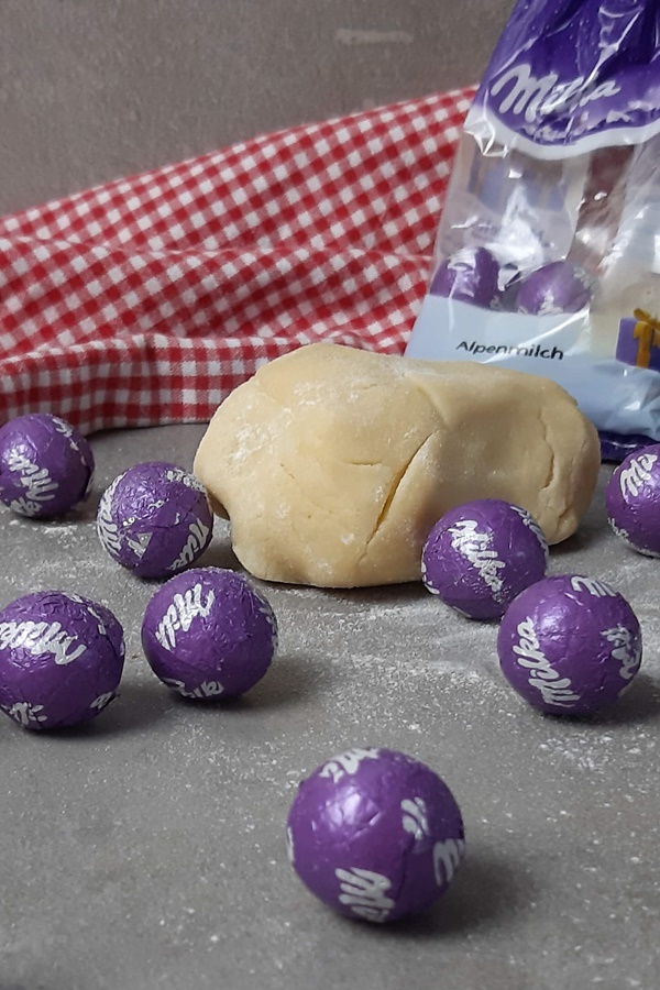 Milka Kugeln im Plätzchenteig - backen mit Milka macht Spaß! | Honey ...